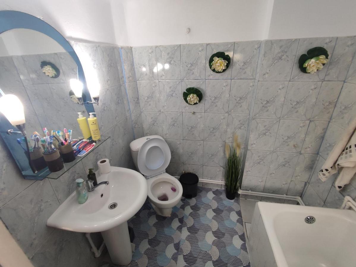 Отель Central House Куртя-де-Арджеш Экстерьер фото