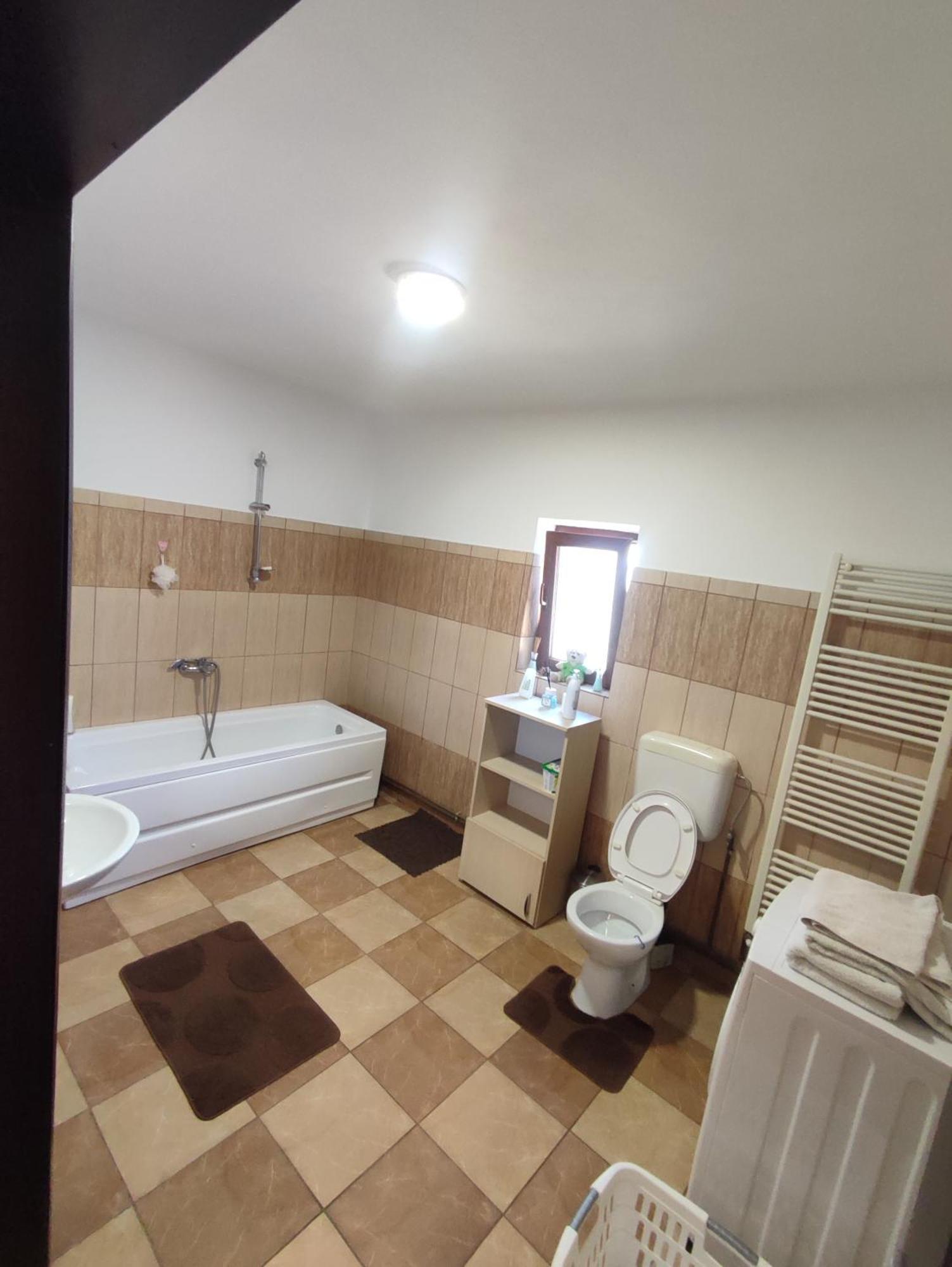 Отель Central House Куртя-де-Арджеш Экстерьер фото